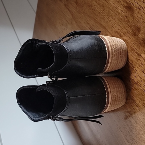 Corky booties - Picture 3 of 10